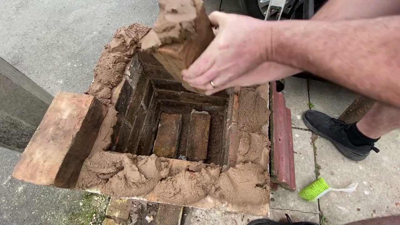 Здание из кирпичных колонн