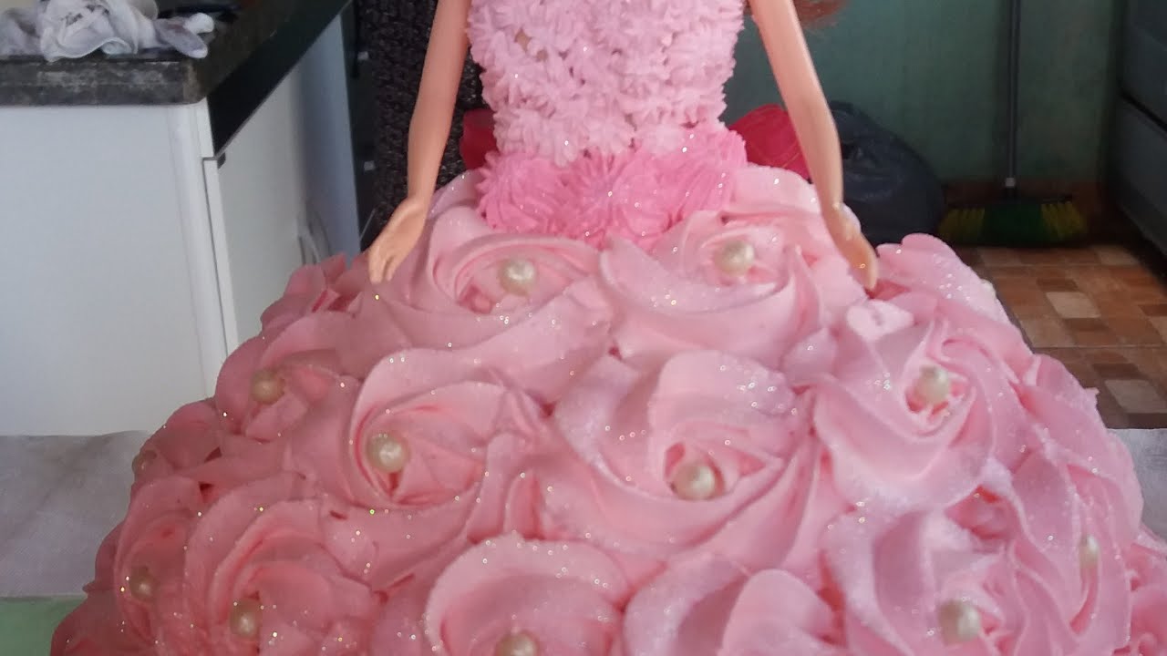 Bolo em Forma de Boneca