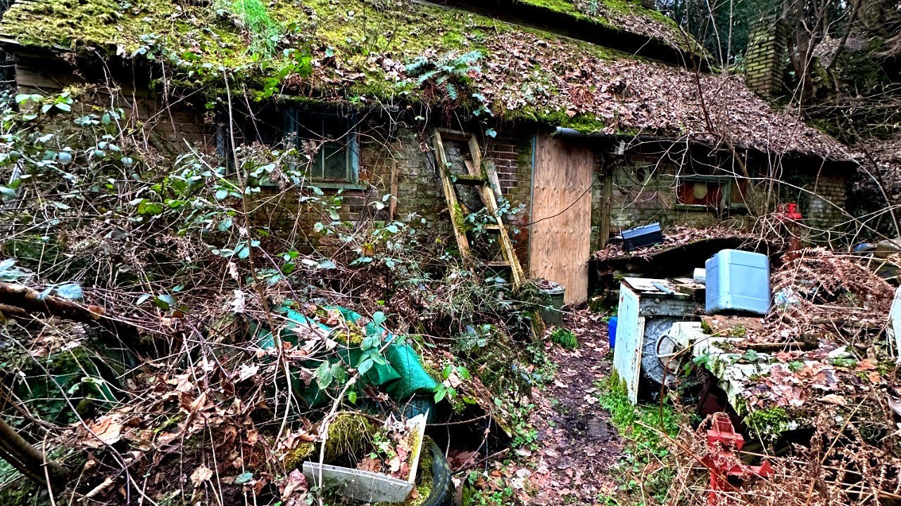 ABANDONED hoarders dispenser house and car graveyard - abandoned places uk