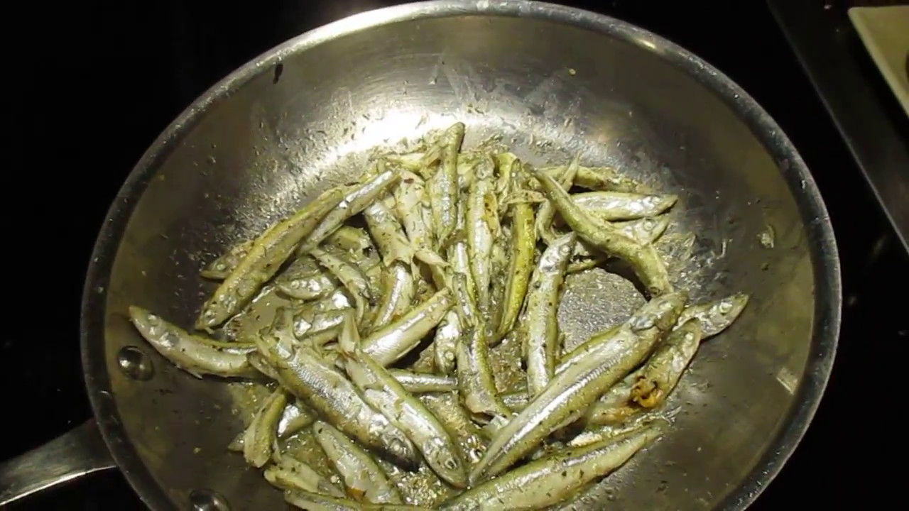 Cooking Smelts in Olive oil
