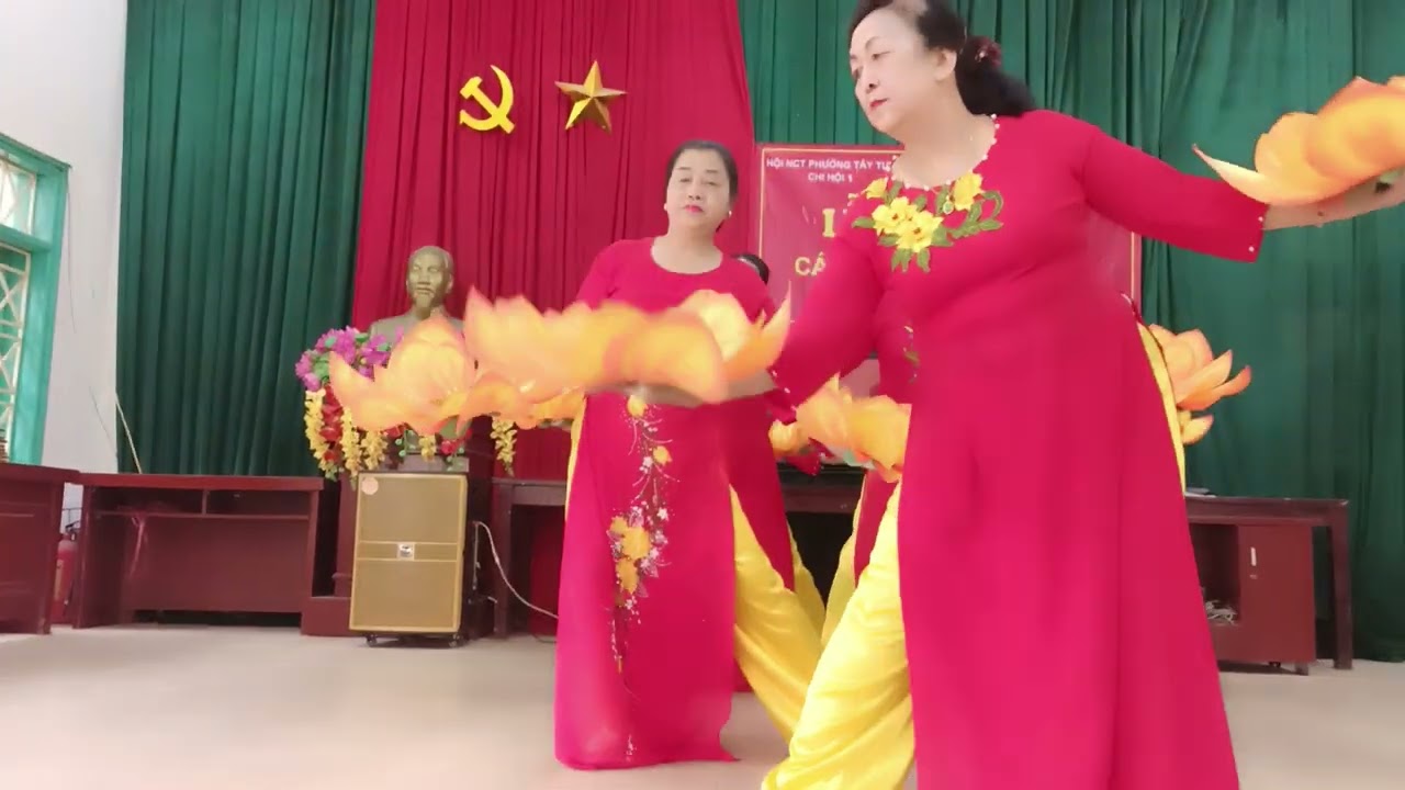 múa :con về mừng thọ mẹ cha (đẹp hay lắm các bạn phải xem)