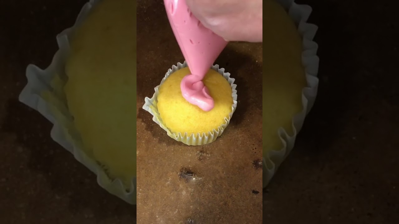 Ice cupcakes the easy way. #bake #baking #cupcakes