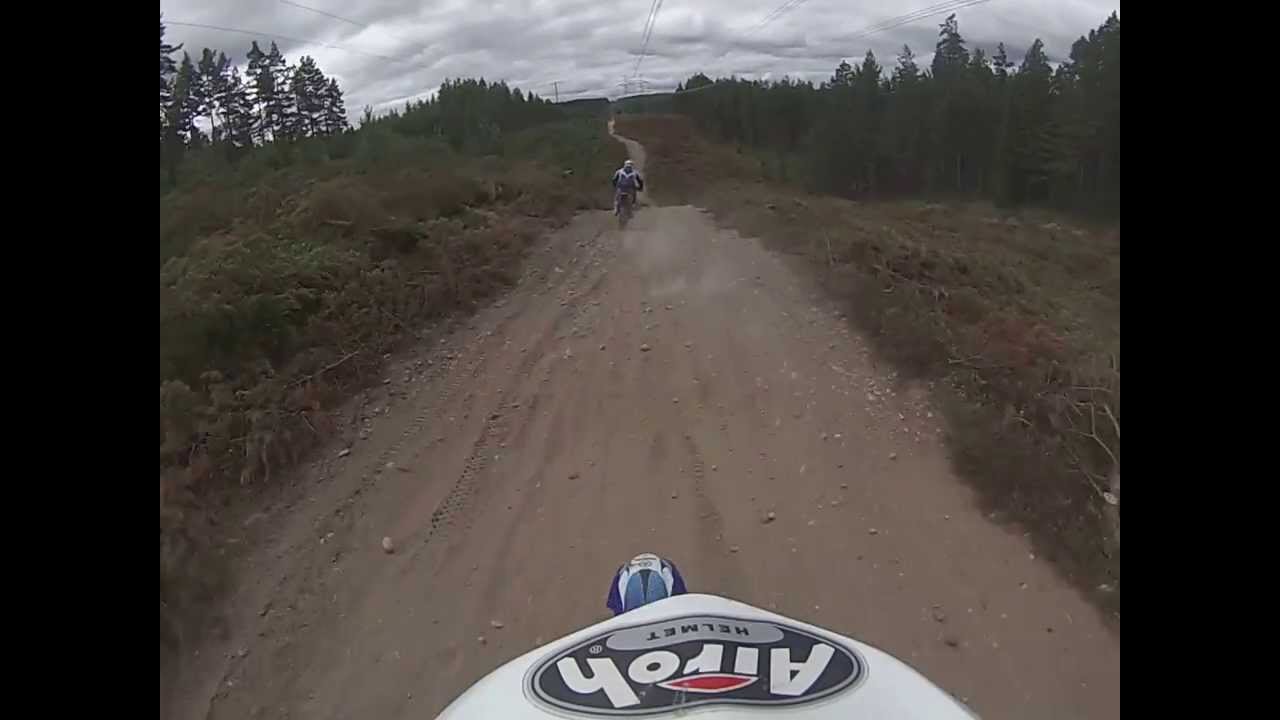 Endurotur till S&auml;ter med hinder i v&auml;gen 2013-07-19