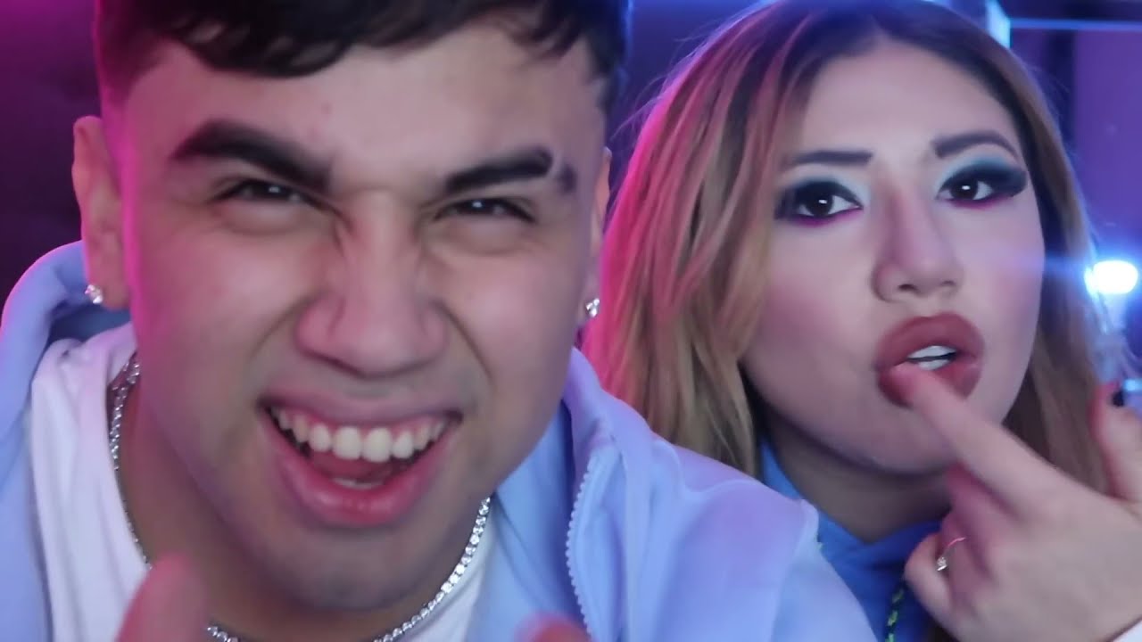 EDWIN MENDOZZA MAQUILLA A MONT PANTOJA //  NOVIA DE EDWIN SE DEJA MAQUILLAR //MONWIN