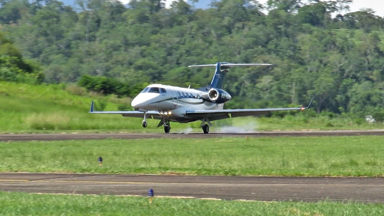 Embraer Phenom 300 Pousando em Cachoeiro de Itapemirim ES