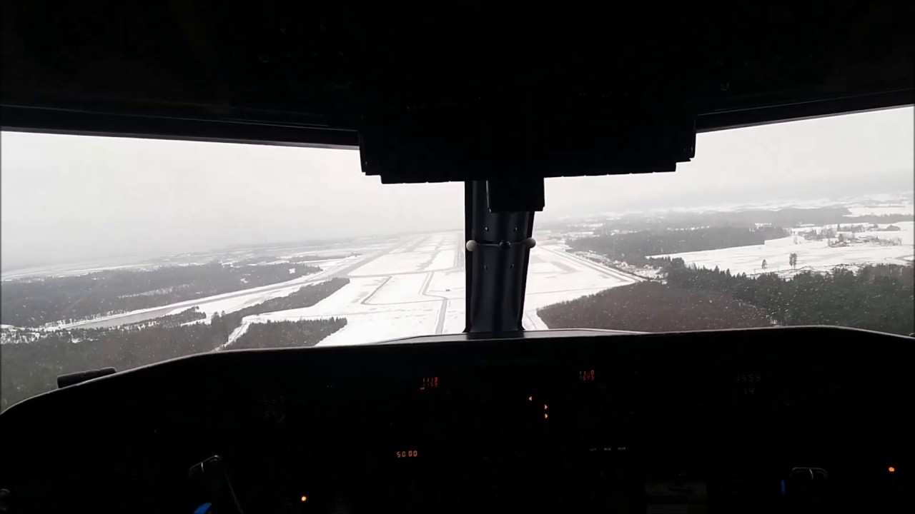 Widerøe Dash 8 100 Røros - Oslo Cockpit view