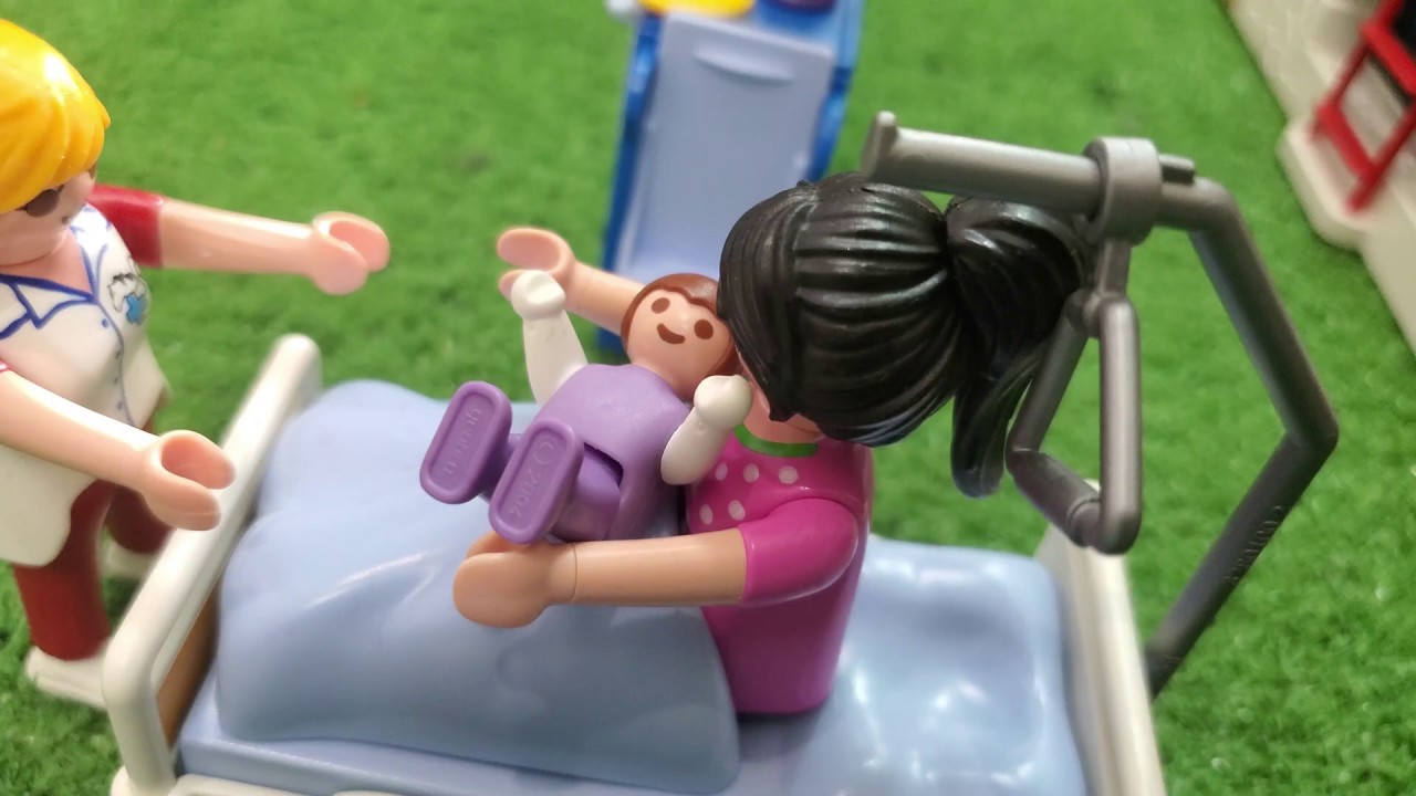 PLAYMOBIL STORY : Un nouveau bébé pour maman ! - Shannon Merveille