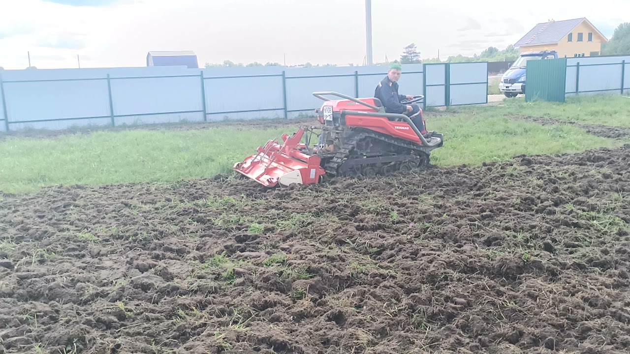 Японский Yanmar AC-18 в полях Санкт-Петербурга