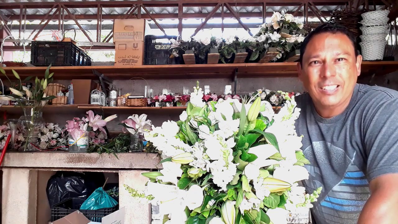 Como fazer Arranjo Floral Com Rosas Brancas e Lírio