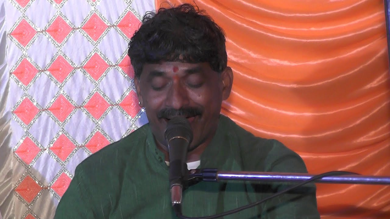 राधा रो रो के कहने लगी है याद मोहन की आने लगी है