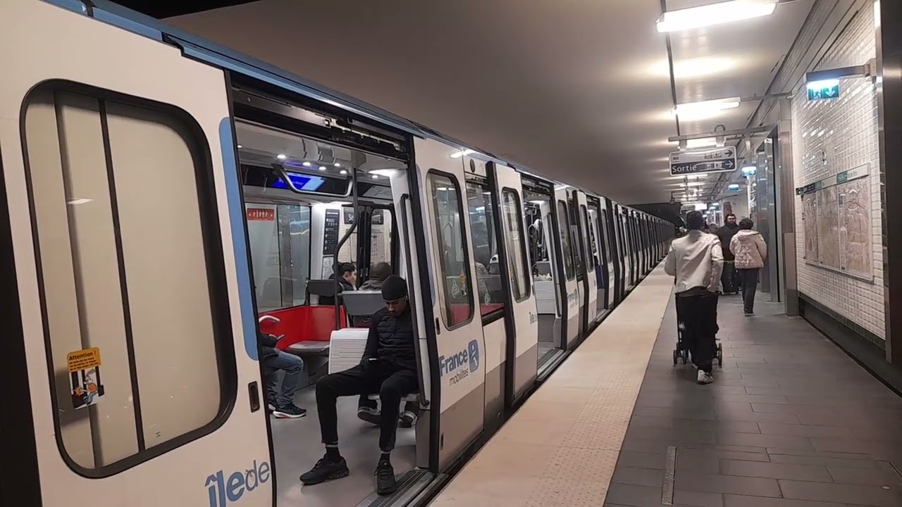 Métro ligne 11 à Serge Gainsbourg - MP 14 CC.