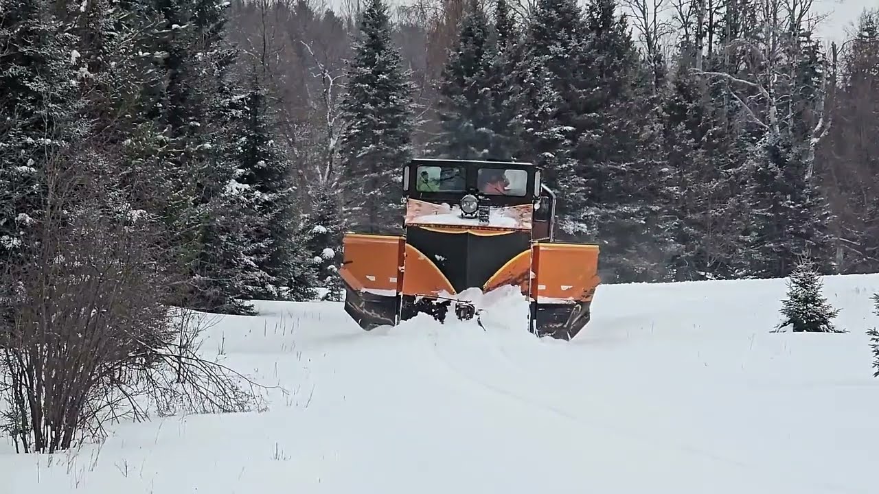 Old SD9 Pushes This Vintage Snowplow Extra On The Old Milwaukee Road!