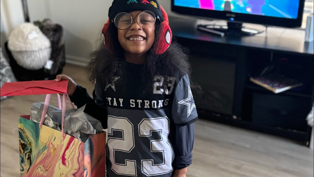 LET'S GO SHOPPING WITH MY SON TO GET HIS LITTLE FRIEND A VALENTINES DAY GIFT 💝 