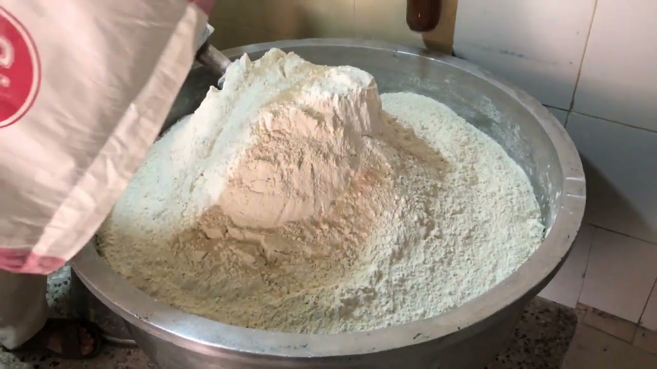 How Tamees bread is made in Saudi Arabia | Life in Saudi Arabia