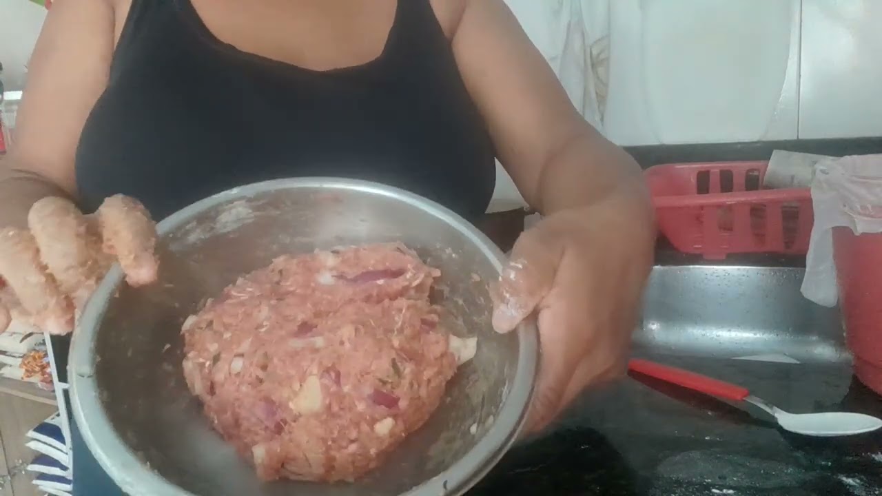 Fazendo almoço para meio-dia essas almôndegas