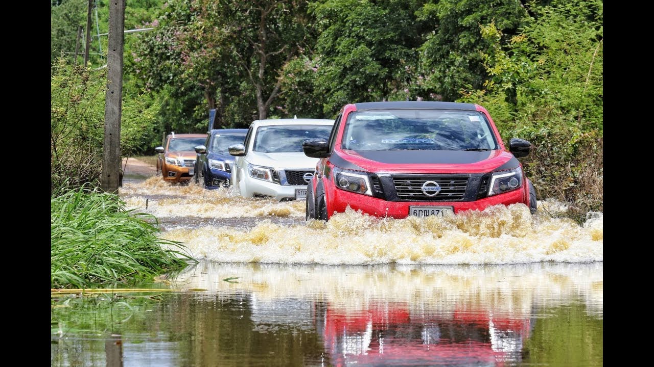 คาราวาน NISSAN NP300 NAVARA เพื่อผู้ประสบอุทกภัยภาคอีสาน
