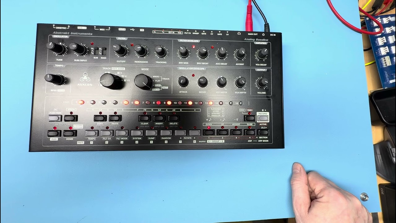 Abstrakt Instruments Avalon Bassline repaired by me (DIYsynth.de)