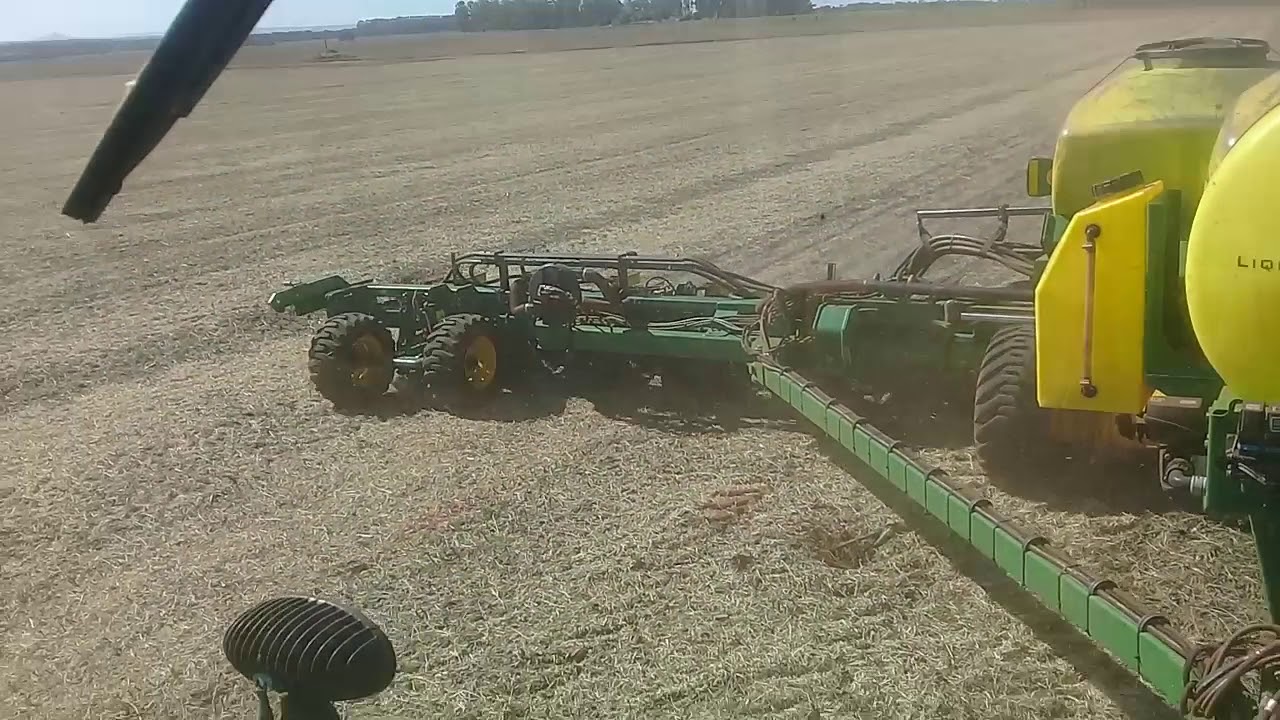 mostrando um pouco da plantadeira  John Deere DB
