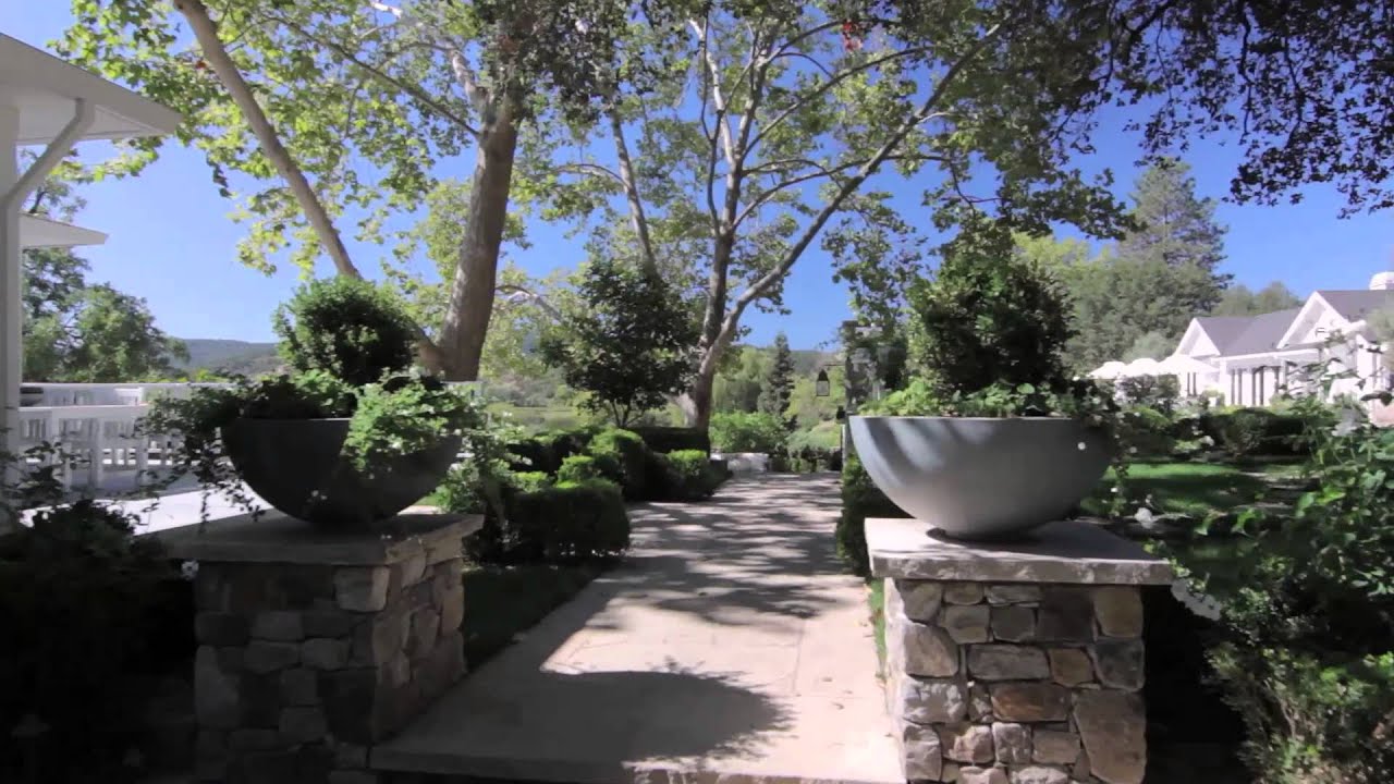 Ginger Martin Presents | 1195 State Lane | Yountville