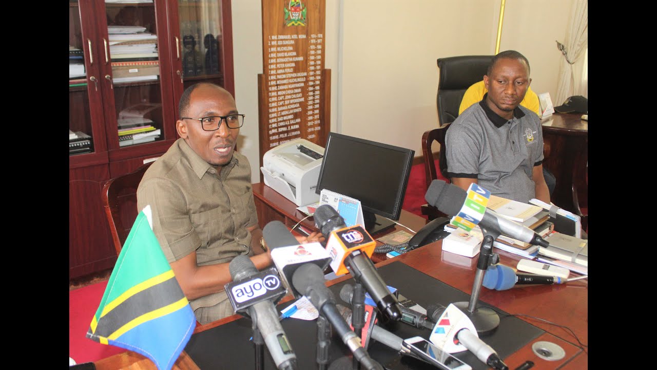 DC TEMEKE ASISITIZA WAFANYABIASHARA KUTUNZA KUMBUKUMBU ZA BIASHARA NA KUTOA RISITI ZA EFD.