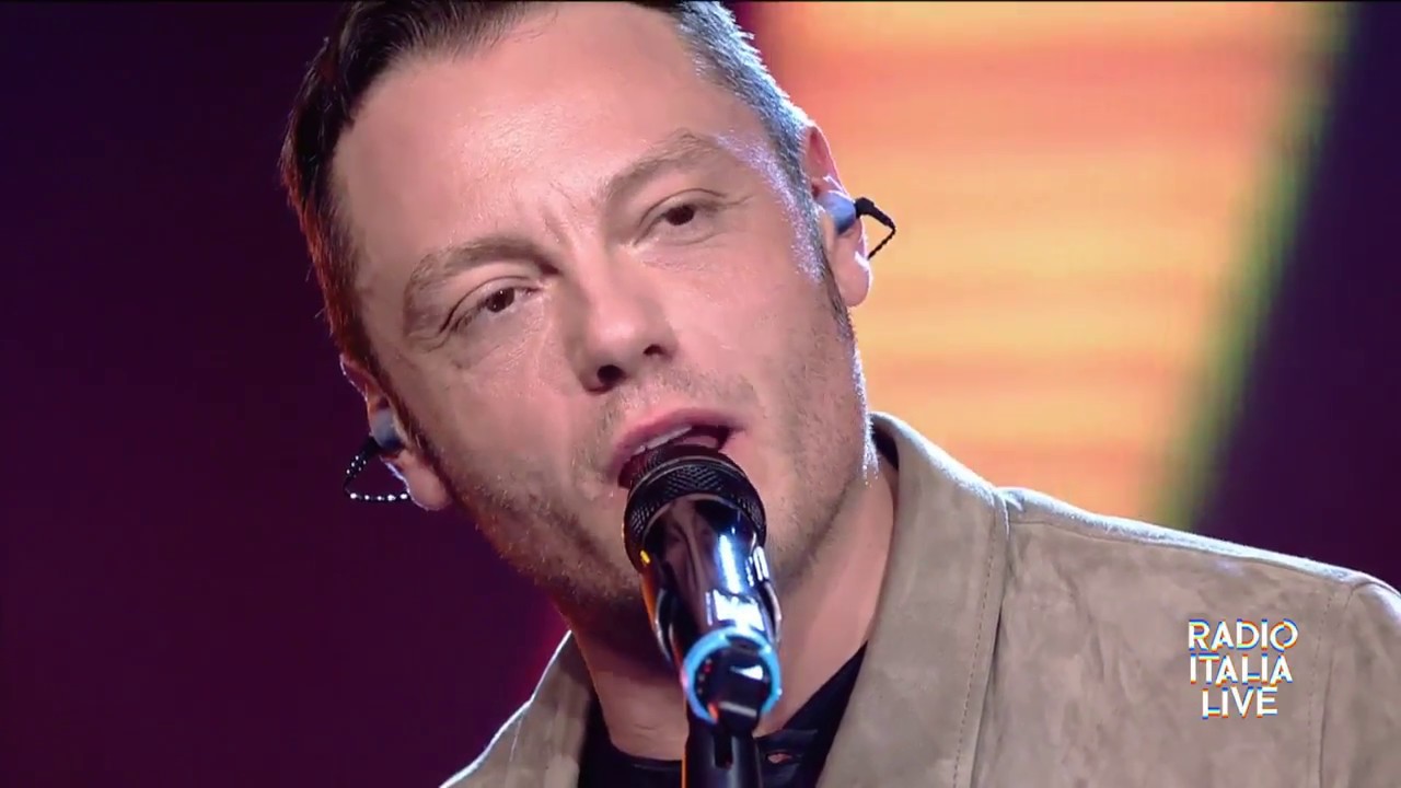 Tiziano Ferro - E fuori è buio (Radio Italia Live 2017)