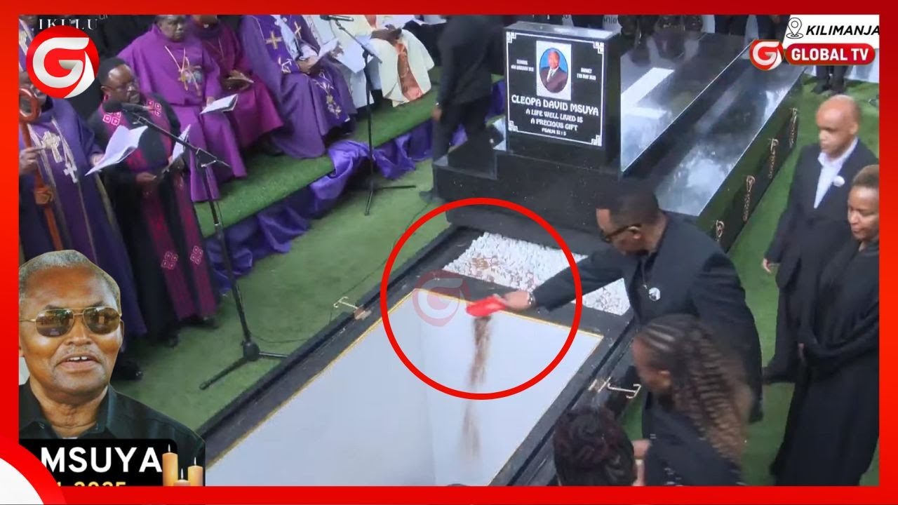 WATOTO na WAJUKUU wa MZEE MSUYA WAKIMWAGA UDONGO KABURI KUMZIKA HAYATI MSUYA....