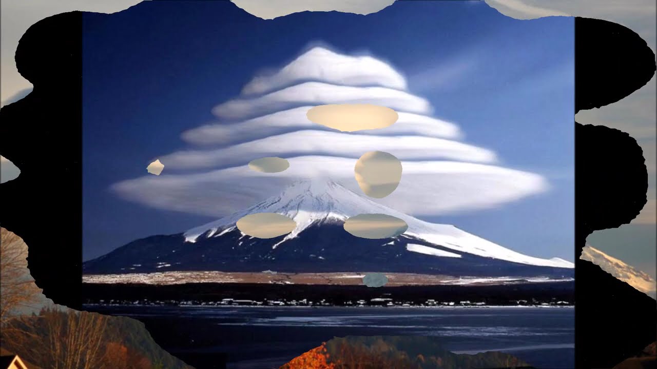 Altocumulus lenticularis (Lenticular Clouds) stationary lens-shaped clouds