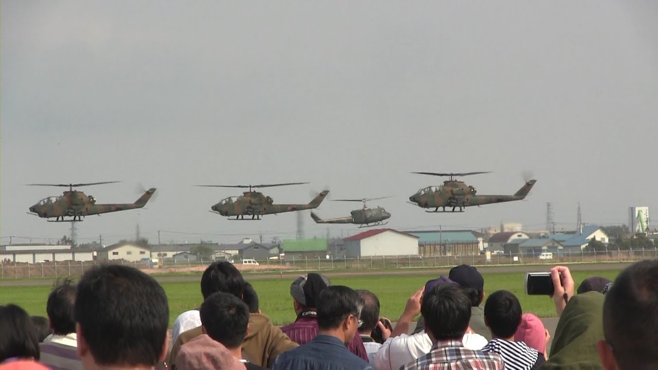 【陸上自衛隊】 20131006 ヘリ27機！祝賀編隊飛行＠丘珠駐屯地航空祭