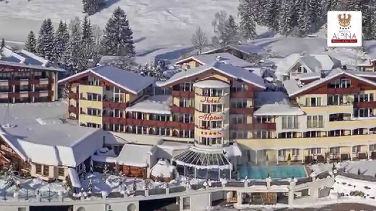 Hotel Alpina in Kössen mit Landschaft / Region