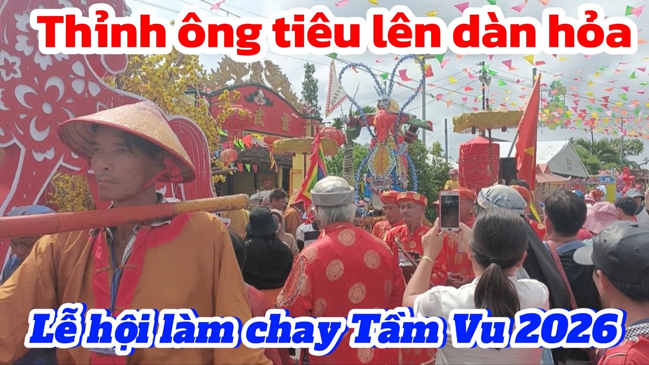 Thỉnh ông tiêu lên dàn phong tục truyền thống lễ hội làm chay Tầm Vu 