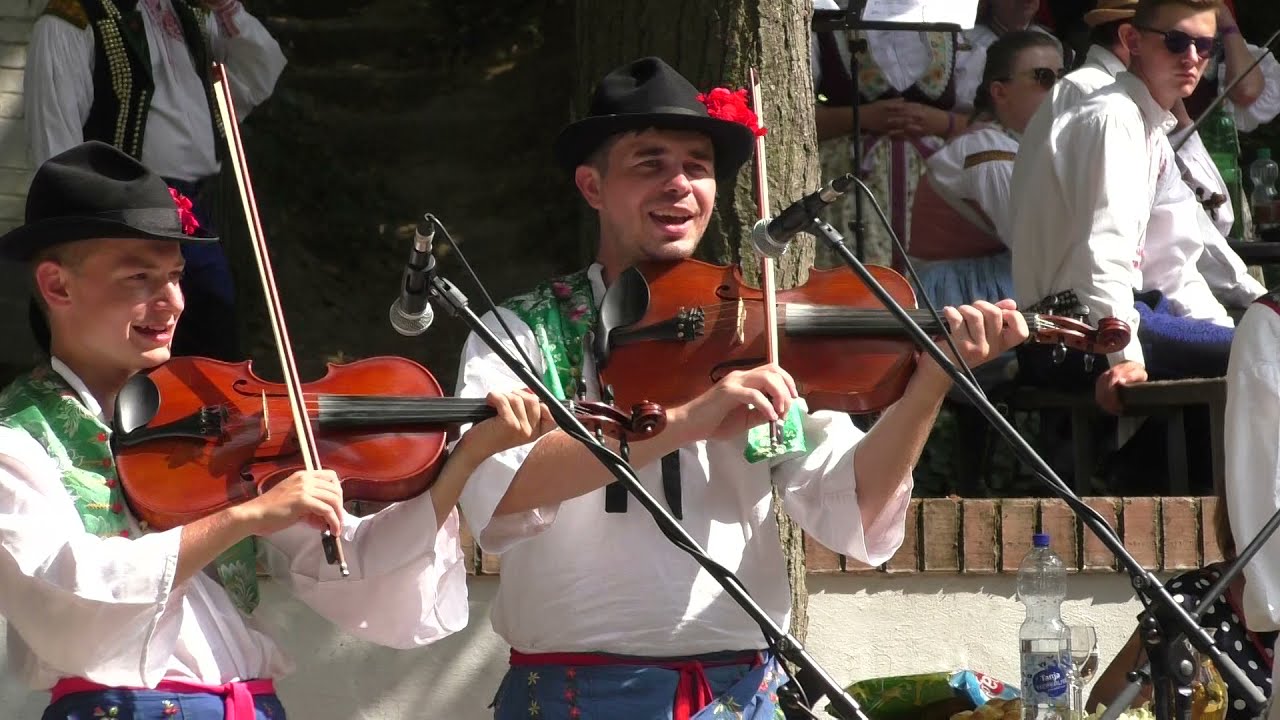 Senioři Petrov - Cimbálová muzika J. Šťastného, Veronika Malatincová