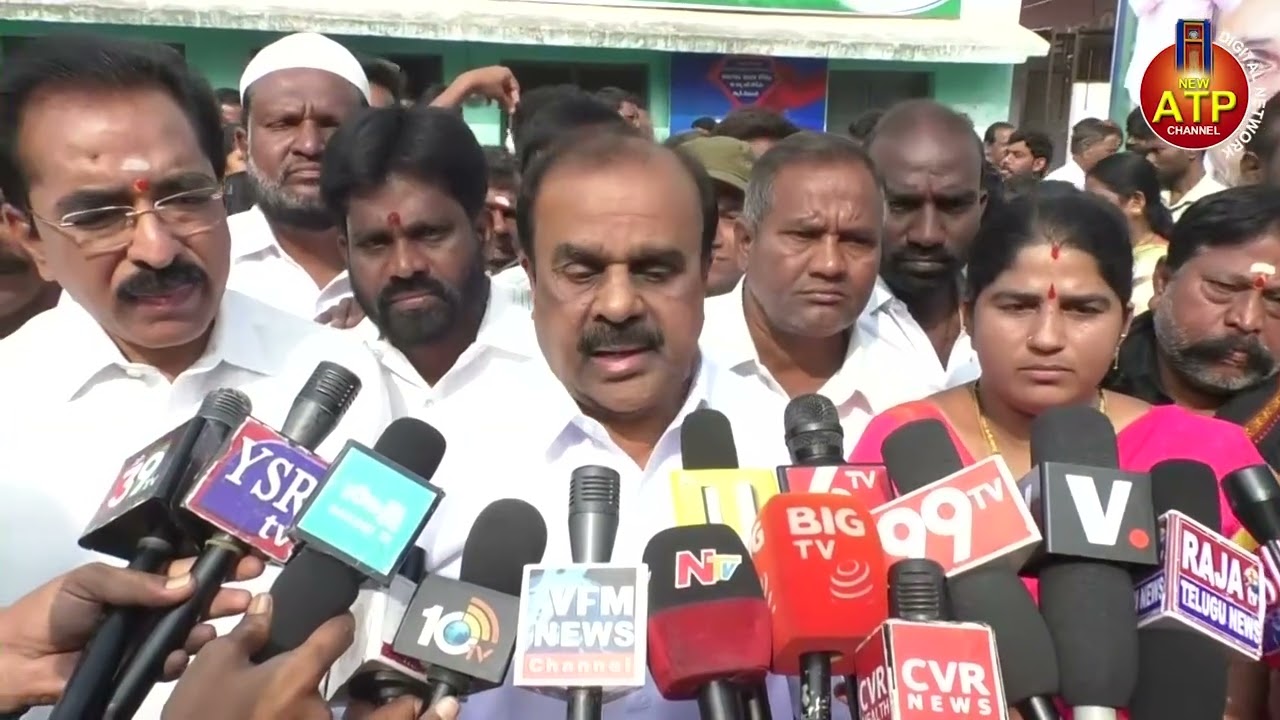 YSR పార్టీ జిల్లా అధ్యక్షులుఅనంతవెంకట్రామిరెడ్డి ఆధ్వర్యంలోYSజగన్మోహన్ రెడ్డి పుట్టినరోజువేడుకలు...