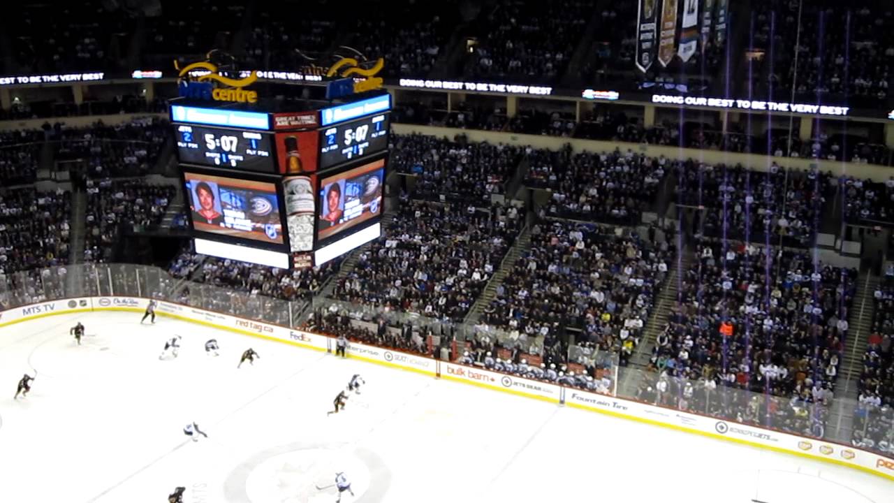 MTS Centre crowd boos and cheers after Ducks score - Teemu Selanne assist