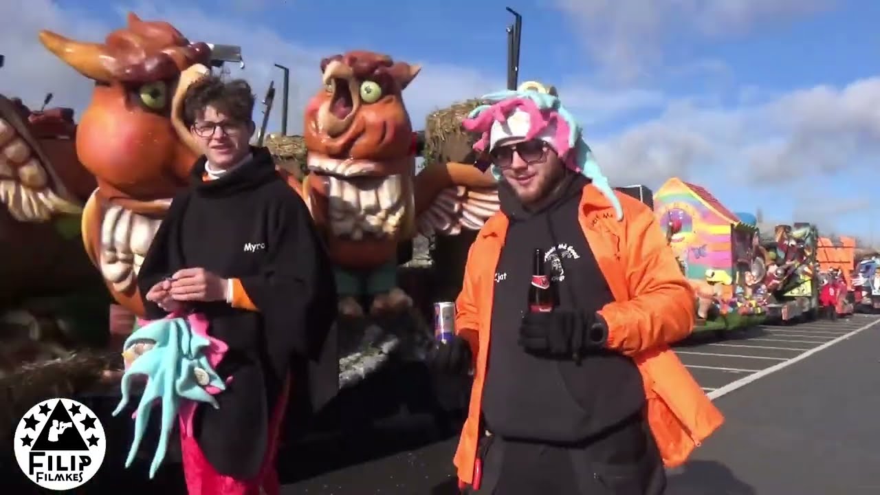 de verzamelplaats van de carnavalswagens van de  carnavalmaandagstoet van Aalst