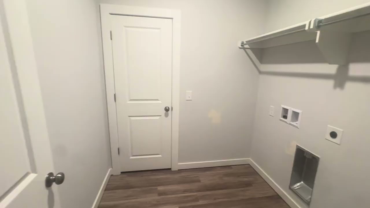 9801 Livingston ￼