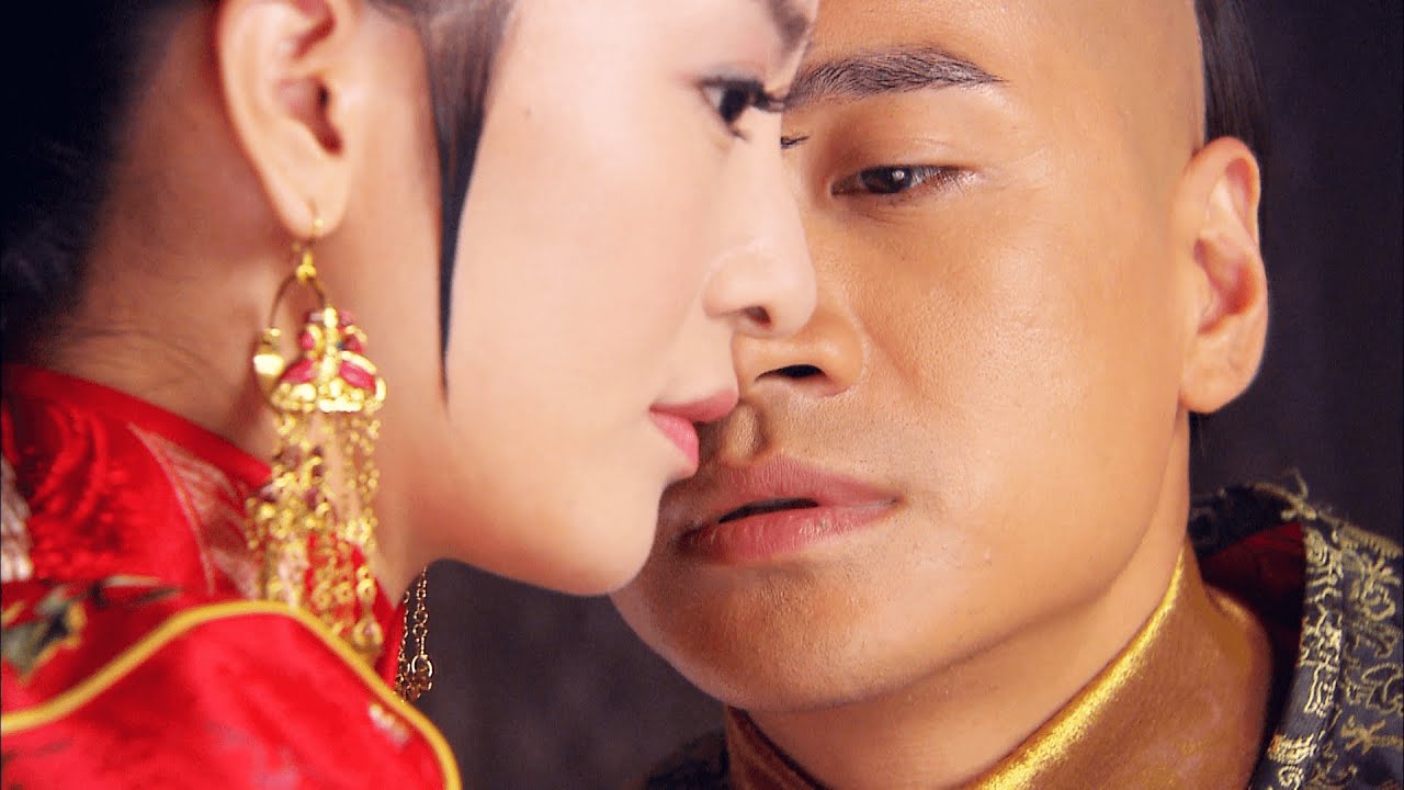 💞洞房夜，漂亮公主抗拒接吻，王爷霸道将她压在身下，深吻缠绵！《倾城绝恋 Desperate Love》#新还珠格格 李晟 #宫锁心玉 何晟铭