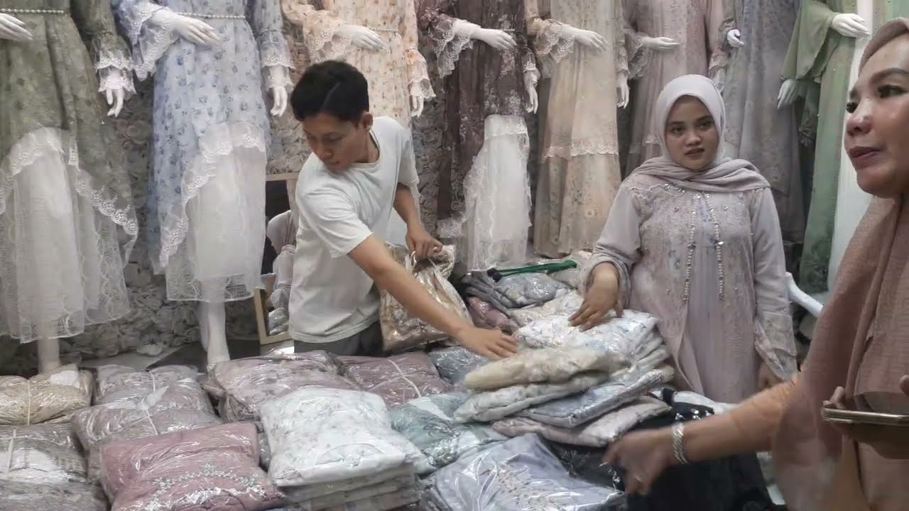 KOLEKSI TERBARU GAMIS LEBARAN DI ELVANO  BLOK  B TANAH ABANG JAKARTA