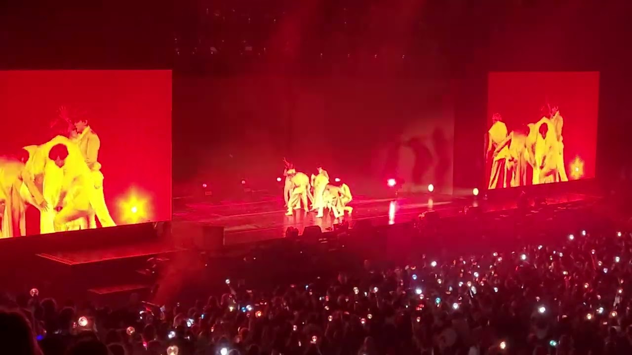 Ateez - Desire + Hala Hala - THE FELLOWSHIP : BEGINNING OF THE END in PARIS - 040522