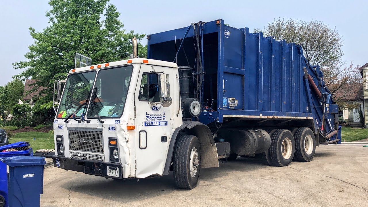 A Classic 1996 Leach 2Rll Atop a Mack LE!