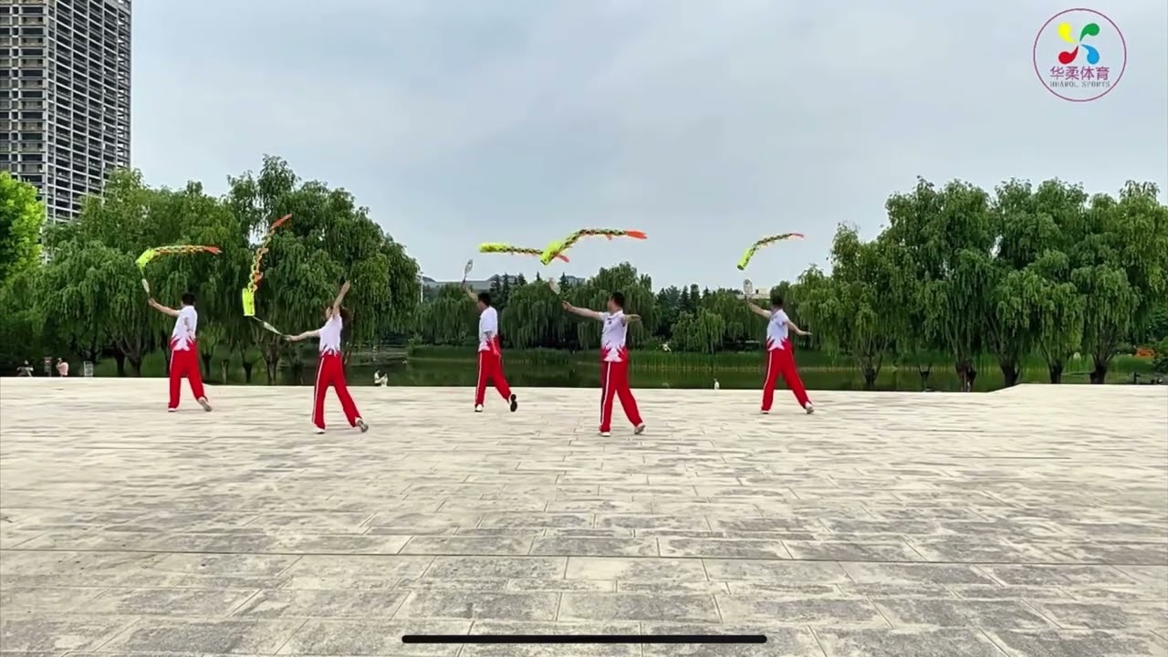 柔力球。「騰飛中國龍」背面。全套九節教學已上架