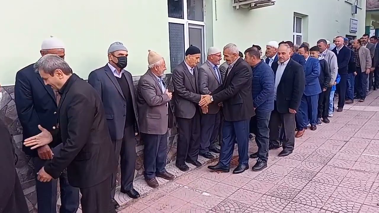 2022 Ramazan Bayramı - Cami Önünde Bayramlaşma