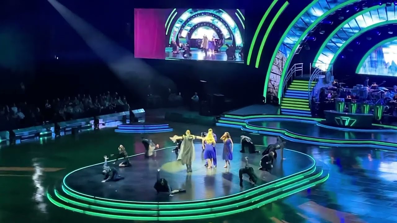 Strictly Come Dancing Live Tour - Glasgow 7/02/2022 - Pro ensemble  Running up that hill