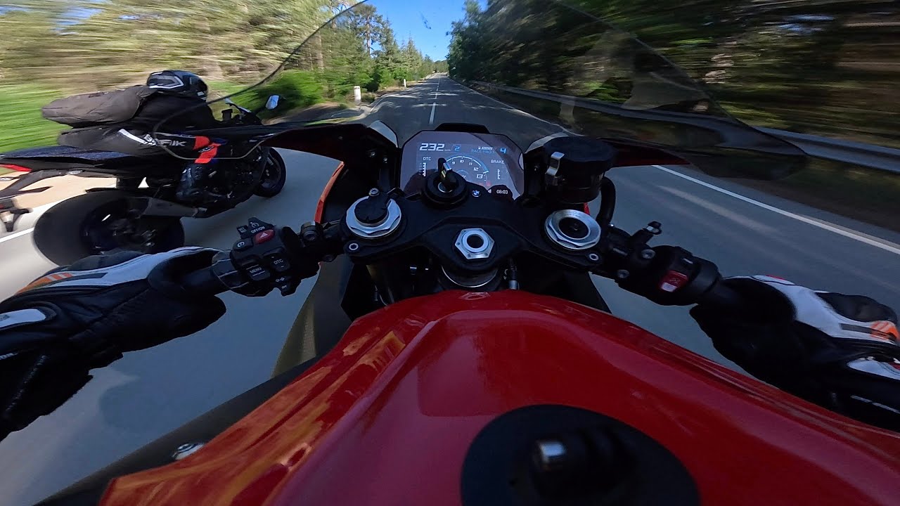 Yamaha R1 and BMW S1000rr. Superbike madness