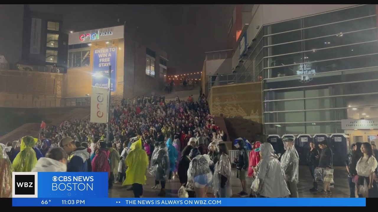 Taylor Swift and fans brave rain for second concert at Gillette Stadium