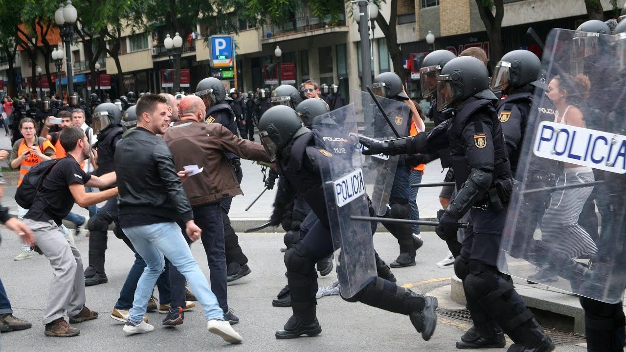 Catalan referendum: hundreds injured as police attack protesters