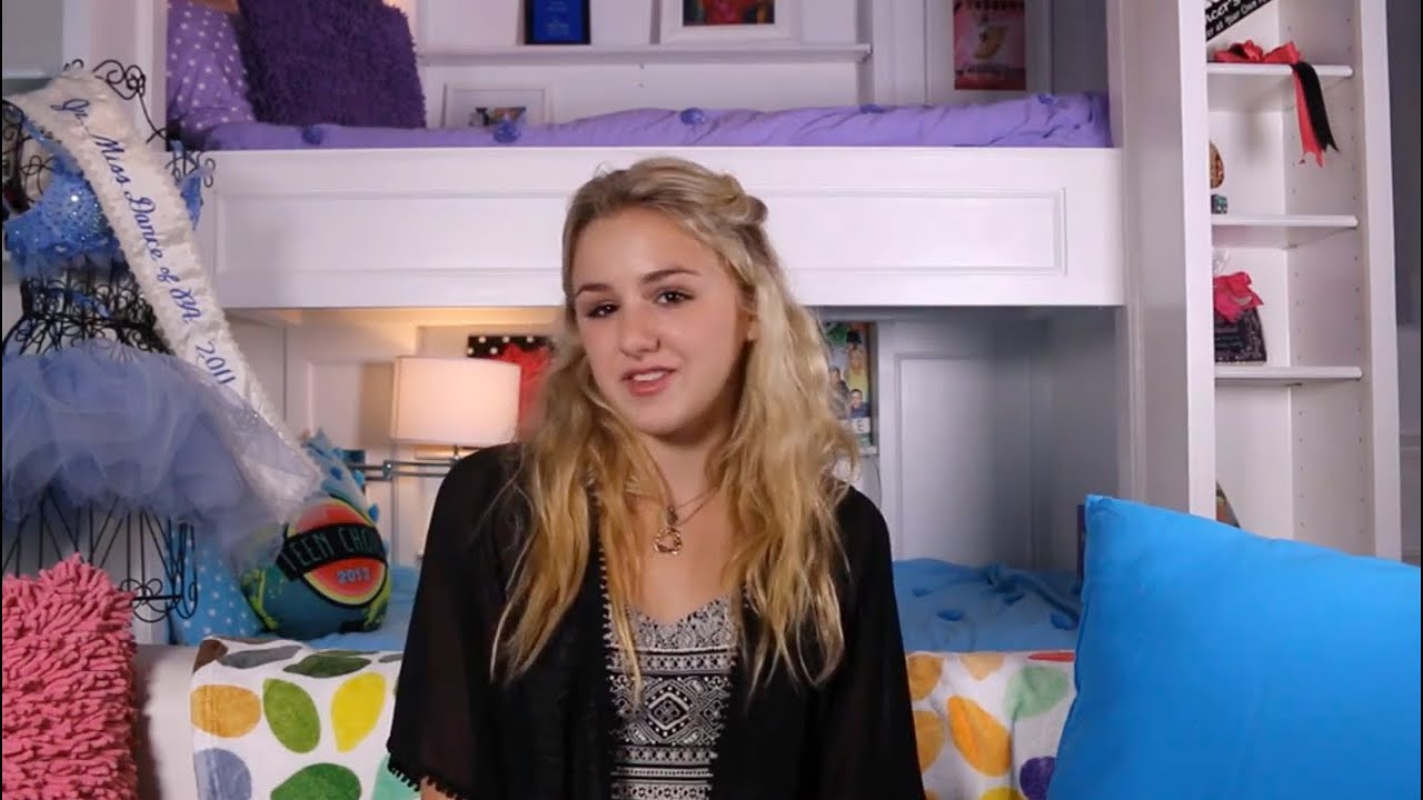 Chloe Lukasiak Talks About Her Eye and Getting Eye Surgery