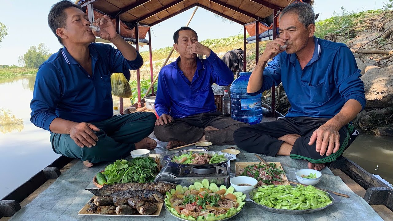 Tai Heo Cuộn Bắp Bò, Lai Rai Trên Sông Nước Miền Tây | Góc Quê