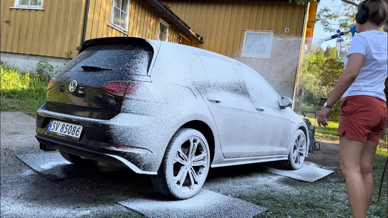 VW Golf GTE - Exterior Wash