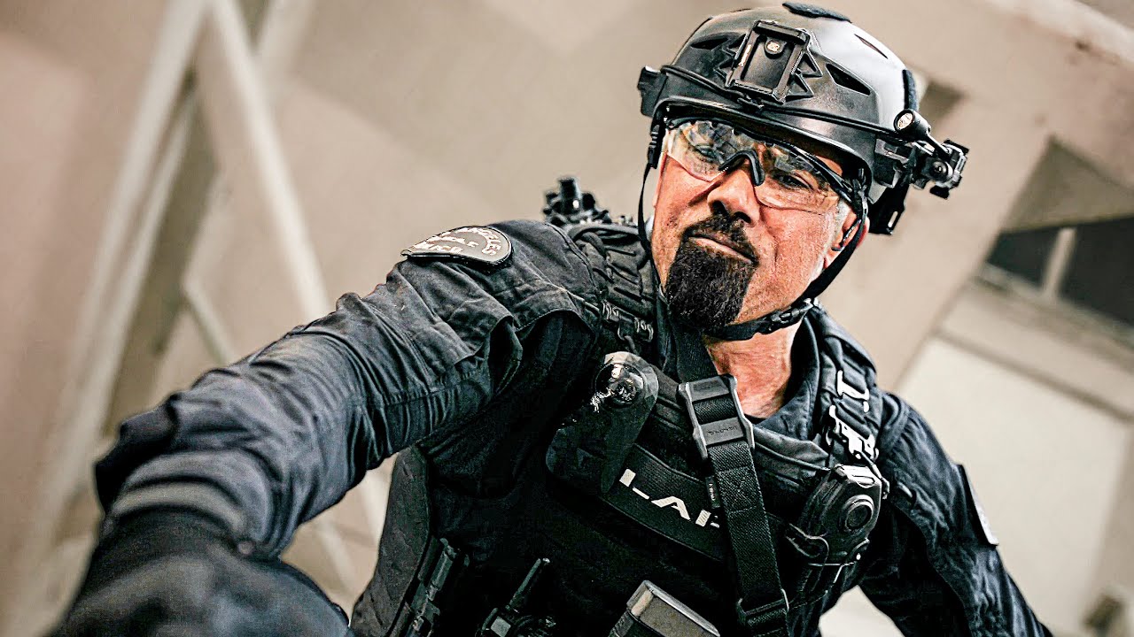 Hondo's BOLD Jump to Make the Arrest | S.W.A.T. (Shemar Moore)