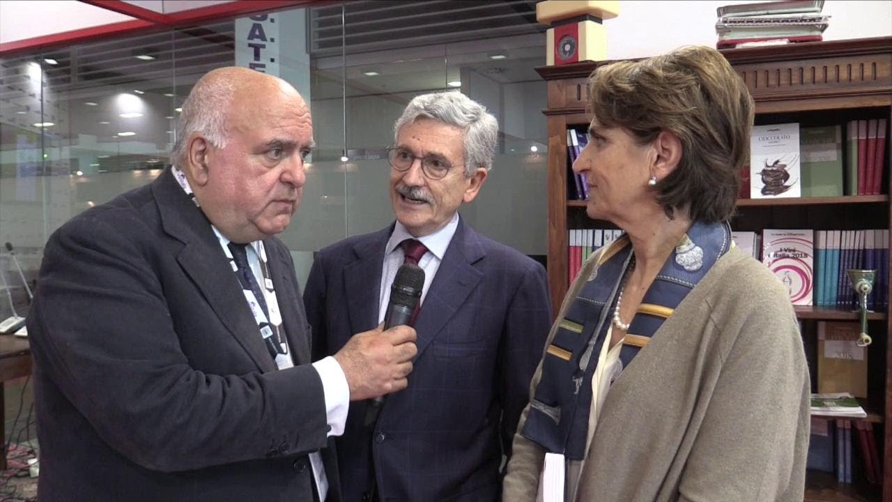 Vinitaly, D'Alema dalla politica al vino: ''Spinti dall'incoscienza, devo molto a mia moglie''